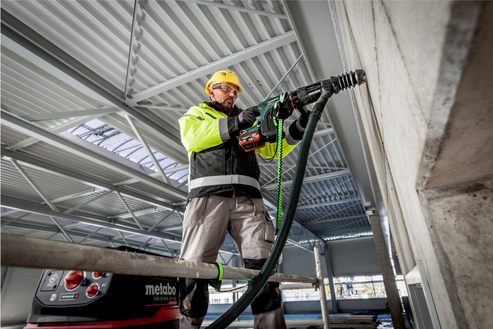 Фото Аккумуляторный перфоратор Metabo KHA 18 LTX BL 40 600752840